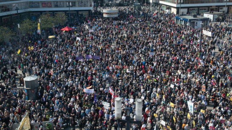 Ογκώδης διαδήλωση στο Βερολίνο κατά της «τρέλας των ενοικίων»