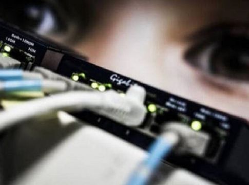 Σύλληψη γνωστού ζωγράφου και ενός μουσικού για παιδική πορνογραφία