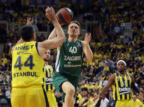 LIVE: Ζαλγκίρις Κάουνας – Φενέρμπαχτσε 57-66 (Τελικό)
