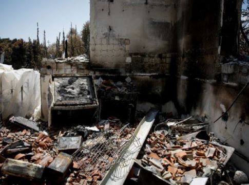 Ντροπή: Μοιράζουν πρόστιμα – μαμούθ σε πυροπαθείς στο Μάτι