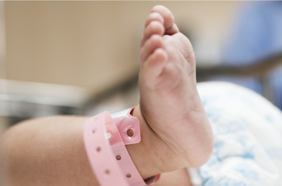 Κορονοϊός: Αγωνία για το 8 μηνών βρέφος που νοσηλεύεται στη ΜΕΘ του νοσοκομείου Παίδων