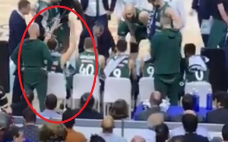 Ο Μιλάκνις υποκλίθηκε στον Γιασικεβίτσιους την ώρα του timeout! (vid)