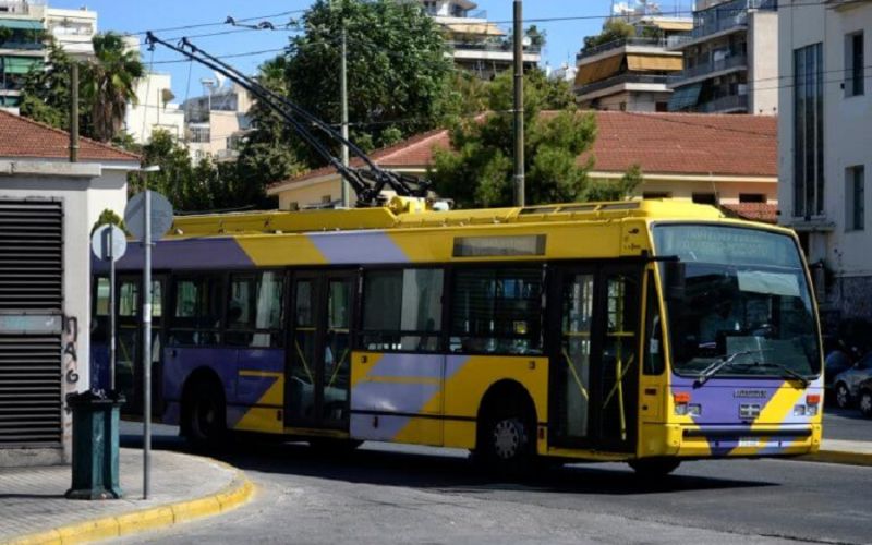 «Έμφραγμα» στο κέντρο – Χωρίς τρόλεϊ η Αθήνα, πορεία οι εργαζόμενοι στα ΕΛΠΕ