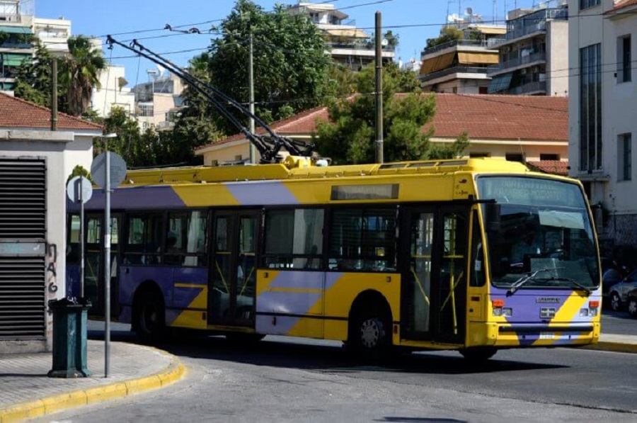 «Έμφραγμα» στο κέντρο – Χωρίς τρόλεϊ η Αθήνα, πορεία οι εργαζόμενοι στα ΕΛΠΕ