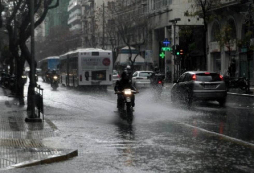 Καιρός: Ισχυρή βροχόπτωση στο λεκανοπέδιο – Πώς θα εξελιχθούν τα φαινόμενα