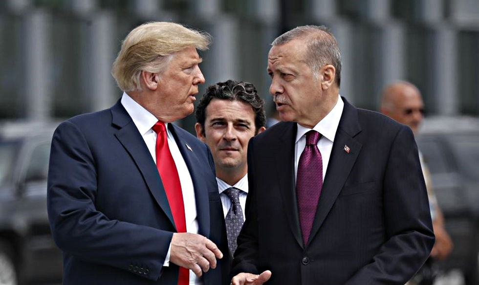 Ερντογάν απειλεί Τραμπ: «Μην τολμήσεις, χωρίς εμένα θα καταρρεύσετε»