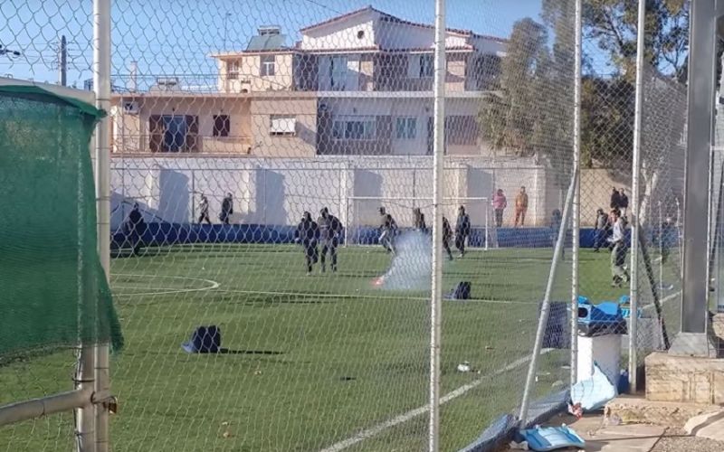 Τα «έσπασαν» οι οπαδοί της Καλαμάτας στον Ασπρόπυργο μετά την 5αρα (vid)