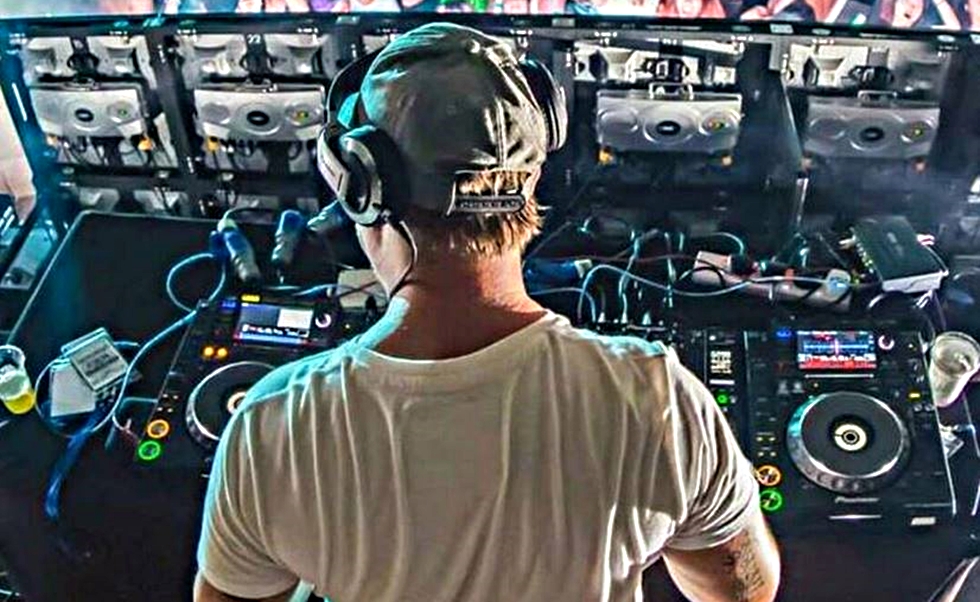 ΣΟΚ: Διάσημος DJ σκοτώθηκε προσπαθώντας να σώσει φίλη του (pics)