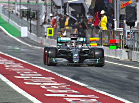 «Απλησίαστη» η Mercedes ο Μπότας την pole position στην Ισπανία