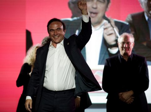 Ο Μίστερ Μάνος, ο Πέτρος Κόκκαλης και οι πατσαβούρες