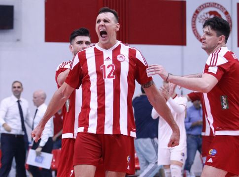 Σμιτ: «Εντυπωσιακό το 3-0, κρίσιμος ο δεύτερος αγώνας»