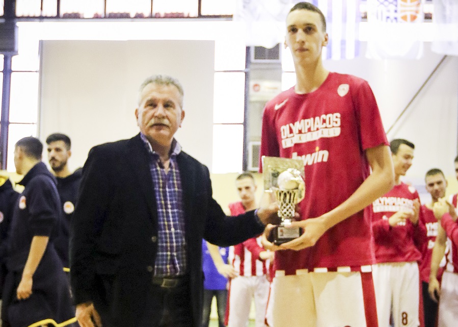 Ο πατέρας Ποκουσέφσκι καμαρώνει για τον MVP Αλεξέι (pics)