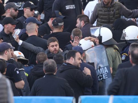Τεταμένο το κλίμα στο ΟΑΚΑ (vid)