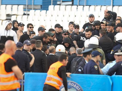 Μυρίζει μπαρούτι: Νέα ένταση με οπαδούς του ΠΑΟΚ και ΜΑΤ στα επίσημα! (vid)