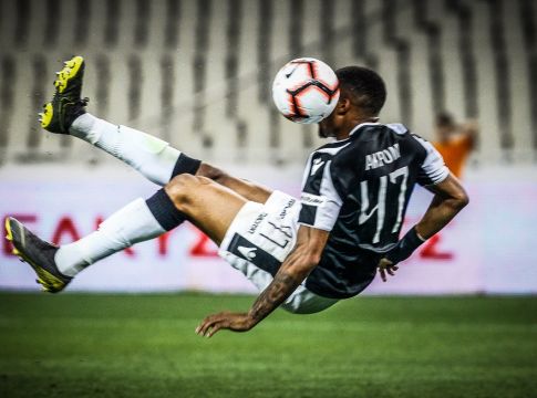 Λύγισε ο Άκπομ: «Ήταν μια δύσκολη χρονιά για μένα – Τέτοια γκολ βάζω και στο… FIFA» (vid)