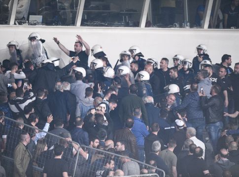 «Εξυγίανση με αναβάθμιση των χούλιγκαν σε VIP»