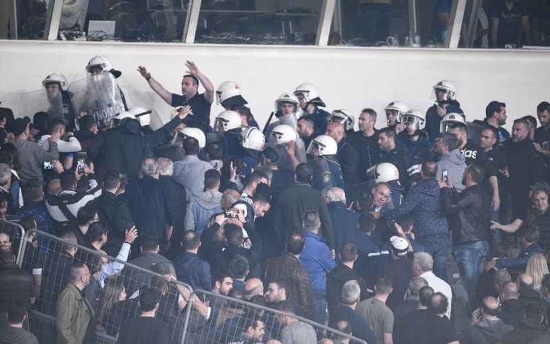«Εξυγίανση με αναβάθμιση των χούλιγκαν σε VIP»