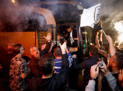 ΠΑΟΚ: Αποθεώθηκε η αποστολή σε αεροδρόμιο, Λευκό Πύργο και Μακεδονία Παλλάς (pics & vids)