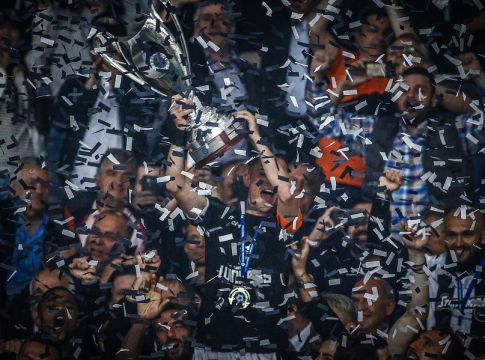 Ποτέ ξανά, τίτλους μπορείτε μόνο στα χαρτιά