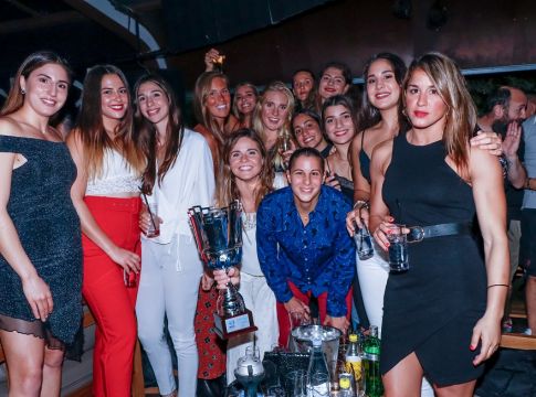 Τα «έσπασαν» σε νυχτερινό κέντρο τα κορίτσια του Ολυμπιακού (pics)