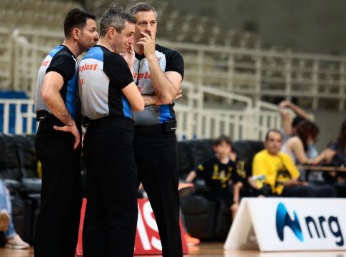 ΑΕΚ – Χολαργός: Ένταση με Μπάνκι και Σχινά! (vid)