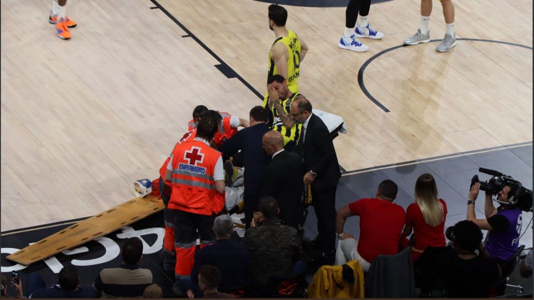 ΄Έρικ Γκριν: Σοβαρός τραυματισμός στο πόδι | to10.gr ΄Έρικ Γκριν: Σοβαρός τραυματισμός στο πόδι | to10.gr