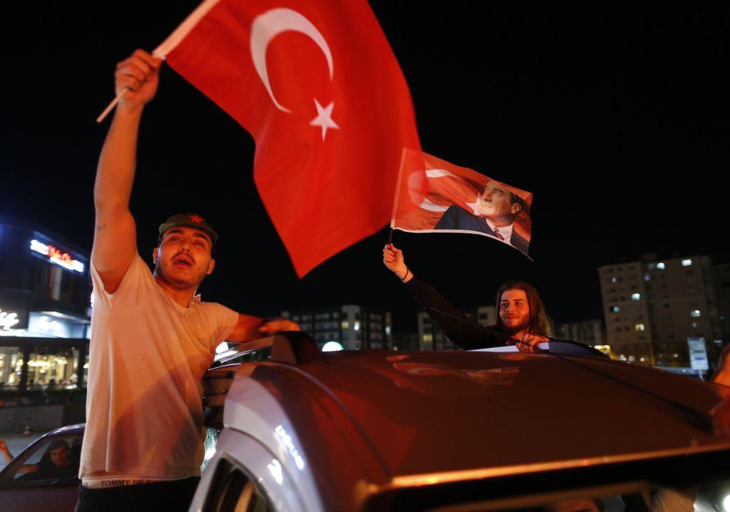Κωνσταντινούπολη: Διαδηλωτές με κατσαρόλες στο δρόμο κατά της επανάληψης των εκλογών