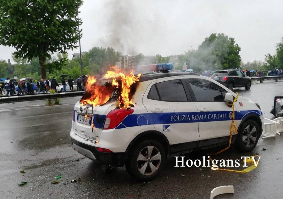 Σοβαρά επεισόδια από οπαδούς της Λάτσιο πριν τον τελικό Κυπέλλου! (pics,video) | to10.gr Σοβαρά επεισόδια από οπαδούς της Λάτσιο πριν τον τελικό Κυπέλλου! (pics,video) | to10.gr