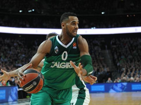 Ντέιβις: «Δεν έχω υπογράψει τίποτα με τη Ρεάλ Μαδρίτης»