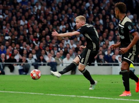 Στο «ραντάρ» της Ρεάλ ο Φαν Ντε Μπέεκ