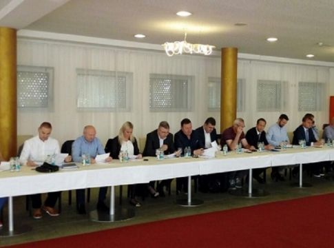 Αποχώρησε από την συνέλευση η Μπούντουτσνοστ