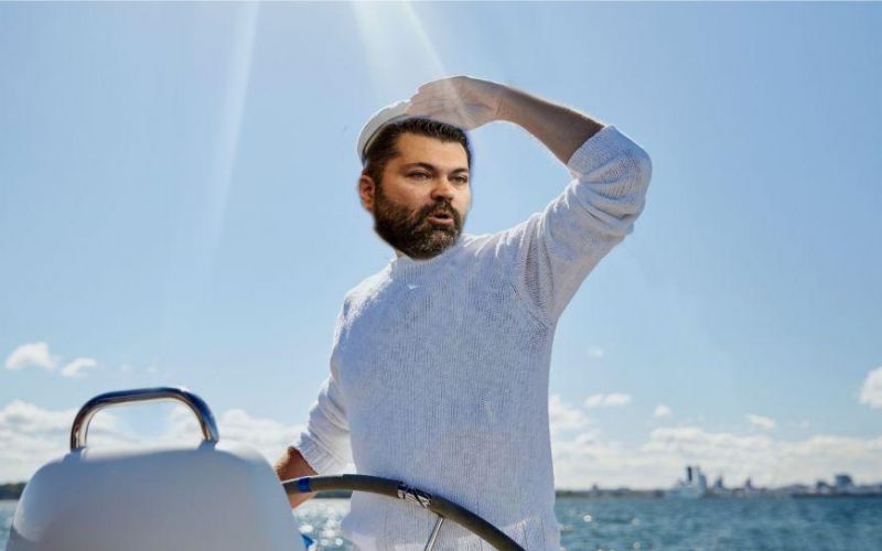 «Χλιδάτος» και ο υπουργός Κρέτσος σε πολυτελέστατο κότερο – Ενοχή δείχνει η απάντησή του