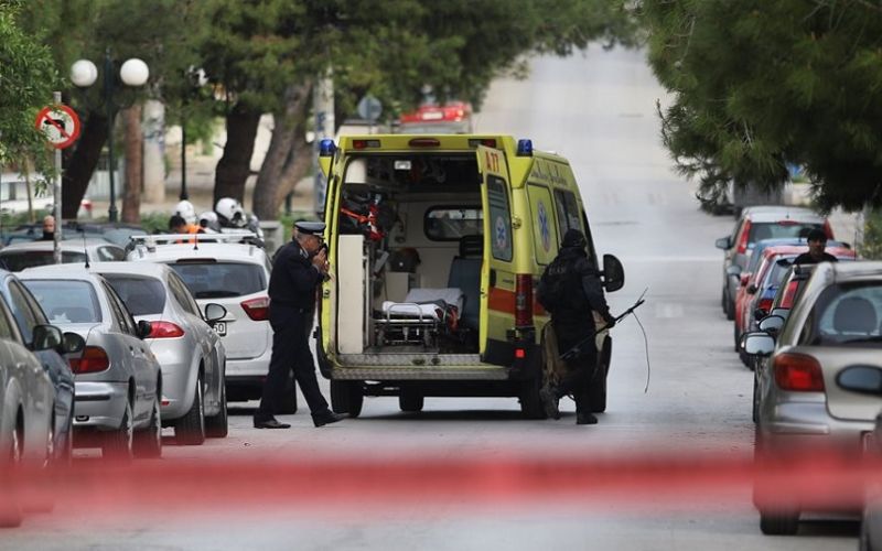 Σοκ στην Καλογρέζα: Αντρας κρεμάστηκε από το μπαλκόνι του