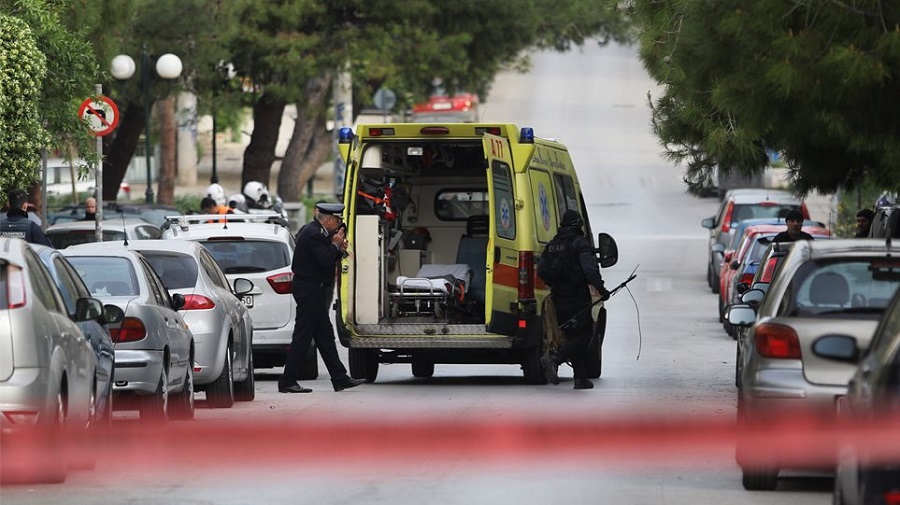 Σοκ στην Καλογρέζα: Αντρας κρεμάστηκε από το μπαλκόνι του