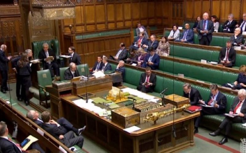 Βρετανία: Έρχεται «βροχή» παραιτήσεων από υπουργούς