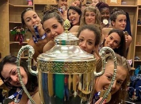 Πήραν το πρωτάθλημα και το πανηγύρισαν γυμνές! (pics)