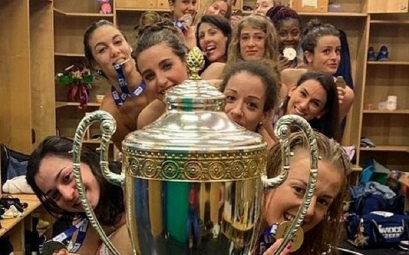 Πήραν το πρωτάθλημα και το πανηγύρισαν γυμνές! (pics)
