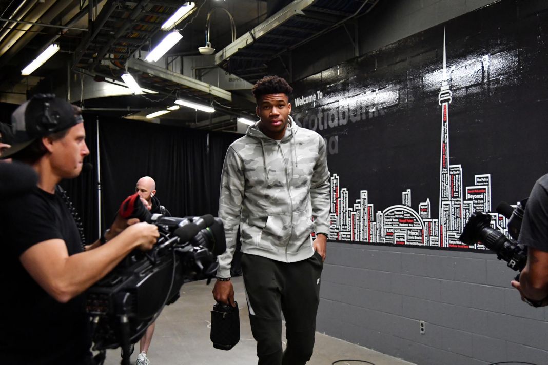 Η άφιξη των Μπακς στην Scotiabank Arena του Τορόντο (vid) | to10.gr Η άφιξη των Μπακς στην Scotiabank Arena του Τορόντο (vid) | to10.gr