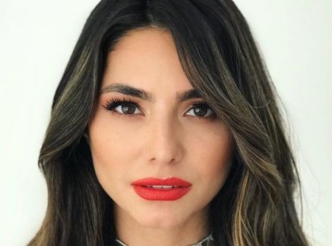 Η Ηλιάνα Παπαγεωργίου ποζάρει με μαγιό και κάνει πανικό