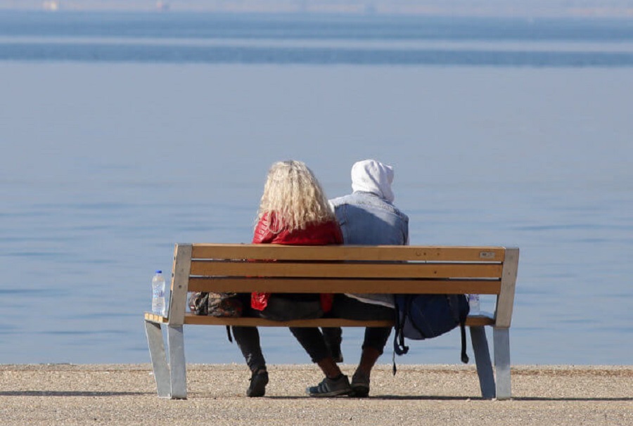 Καιρός σήμερα: Παιδιά και… «αποπαίδια» – Που θα βρέξει και που θα έχει λιακάδα