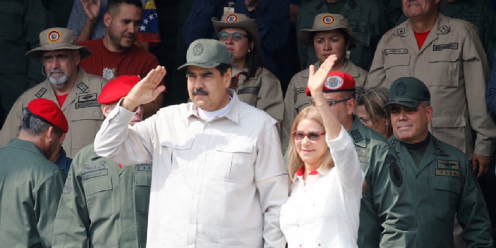 Βενεζουέλα: Φήμες ότι ο Μαδούρο διαπραγματεύεται με την αντιπολίτευση τη διαφυγή του