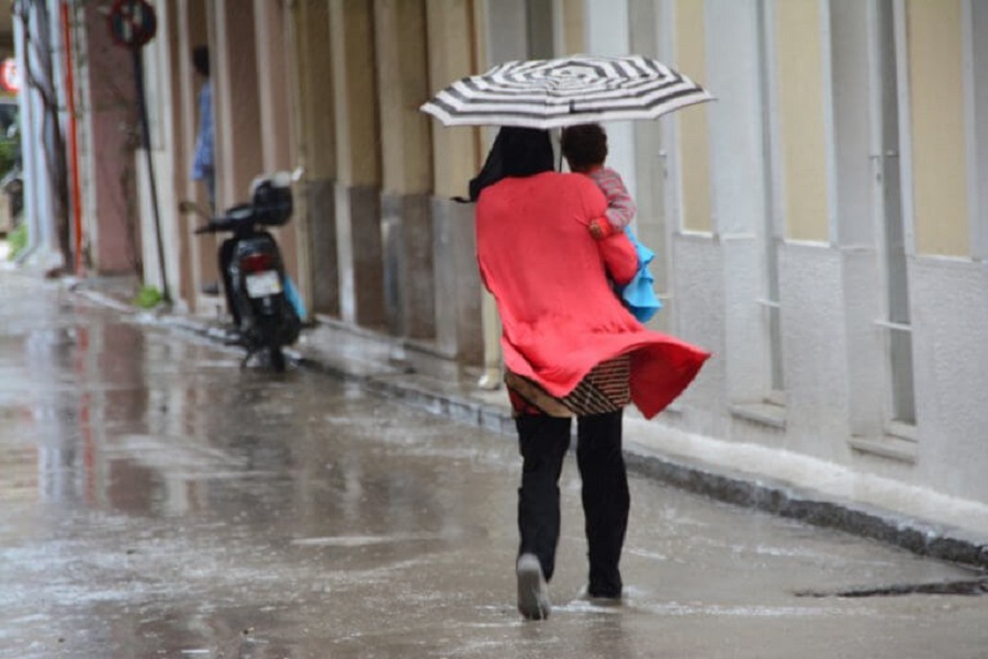 Καιρός σήμερα: Ξεκινά ο «Γολγοθάς» της εβδομάδας με βροχές και πτώση της θερμοκρασίας