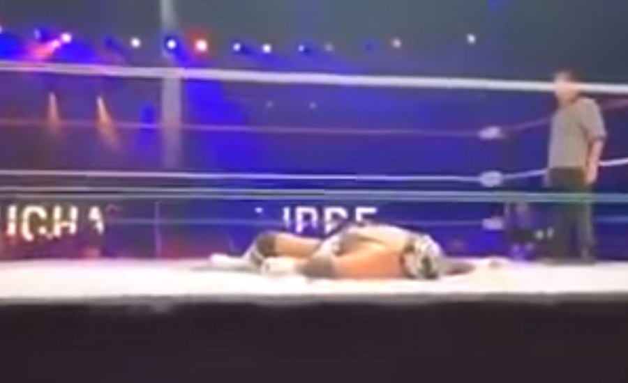 Τραγωδία σε αγώνα αγώνα wrestling: Παλαιστής υπέστη έμφραγμα την ώρα του αγώνα και πέθανε! (vid)