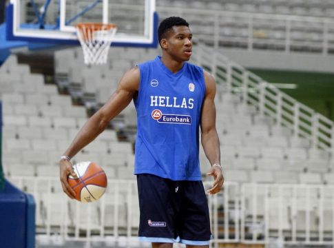 Αντετοκούνμπο: «Θέλω να βοηθήσω τη χώρα μου»