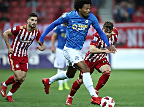 Μόνο οι υπογραφές απομένουν για Ολυμπιακό και Μπρούνο