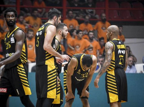 Σάκοτα: «Να τιμάμε τη φανέλα…»