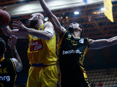 Περιστέρι – ΑΕΚ 82-83