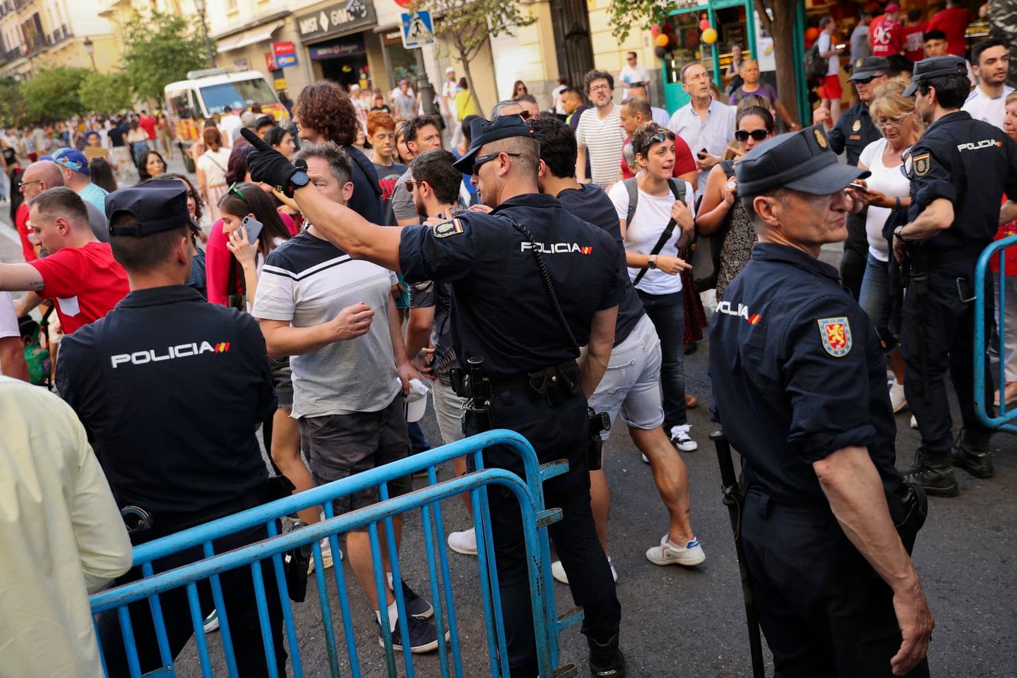 Η αστυνομία της Μαδρίτης προειδοποιεί τους Άγγλους για κλέφτες εισιτηρίων