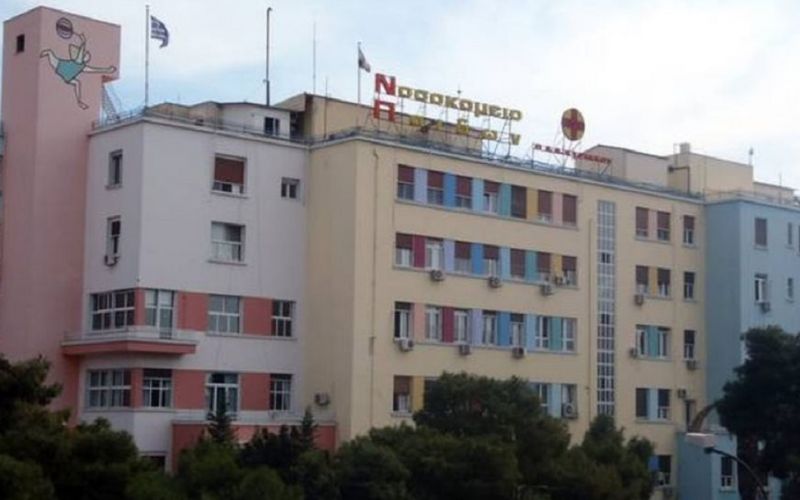 Σε κρίσιμη κατάσταση το 3χρονο αγοράκι που κάηκε με βραστό νερό