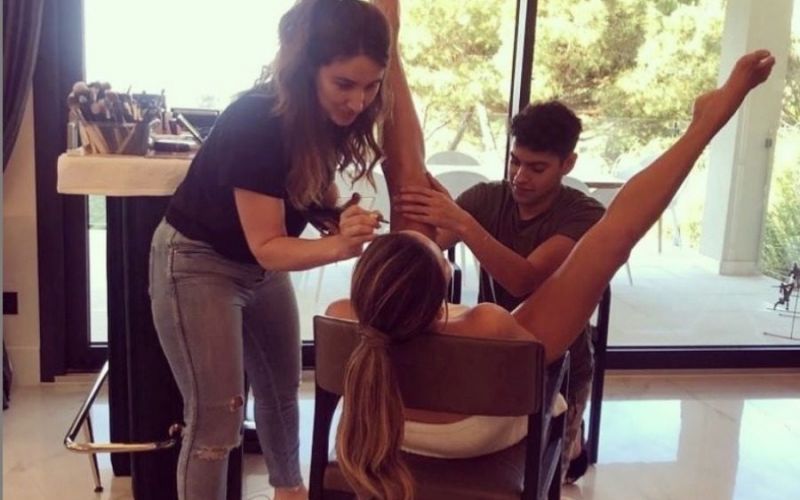 Η φωτογραφία της Chrissy Teigen με ορθάνοιχτα πόδια που έγινε viral